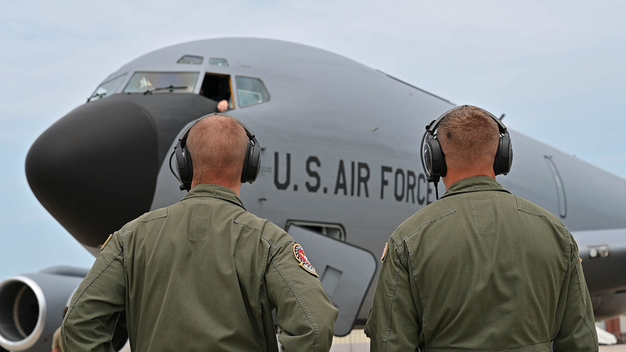 Senior Master Sgt. Nick Obusek, left, and Tech. Sgt. Nathan Geist, right, 74th Aerial Refueling Squadron boom operators, monitor for fuel leaks and flames during a hot refueling of a KC-135R Stratotanker, July 12, 2023, at Selfridge Air National Guard Base, Michigan. Hot refueling allows an aircraft’s engines to remain running while being refueled, increasing the capabilities of aircraft to land anywhere, refuel and take-off much faster.
