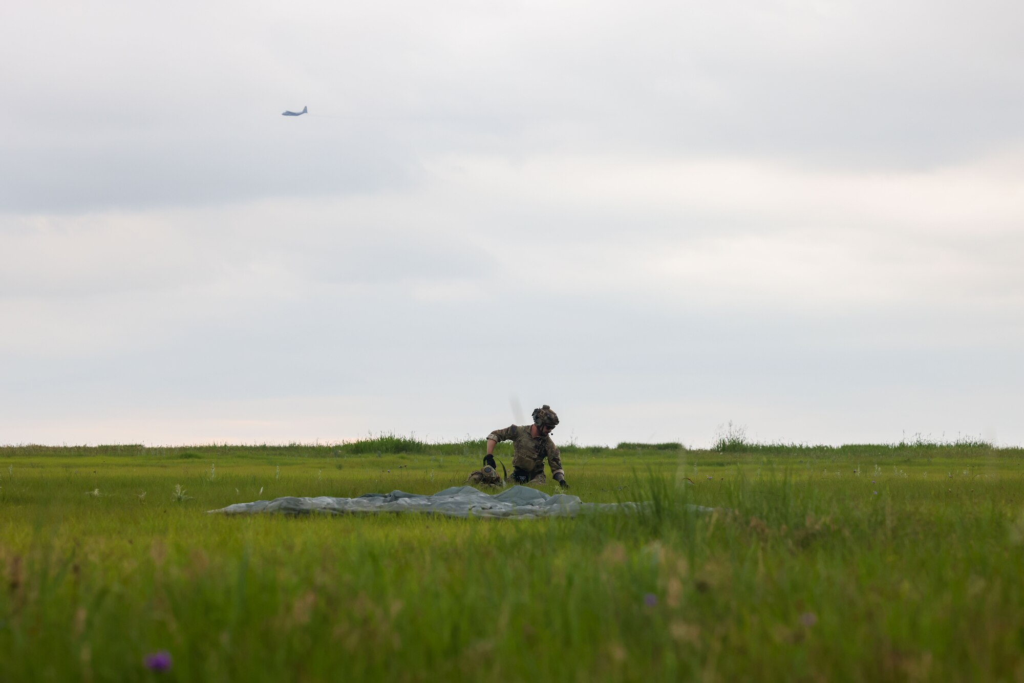 Airmen parachuting