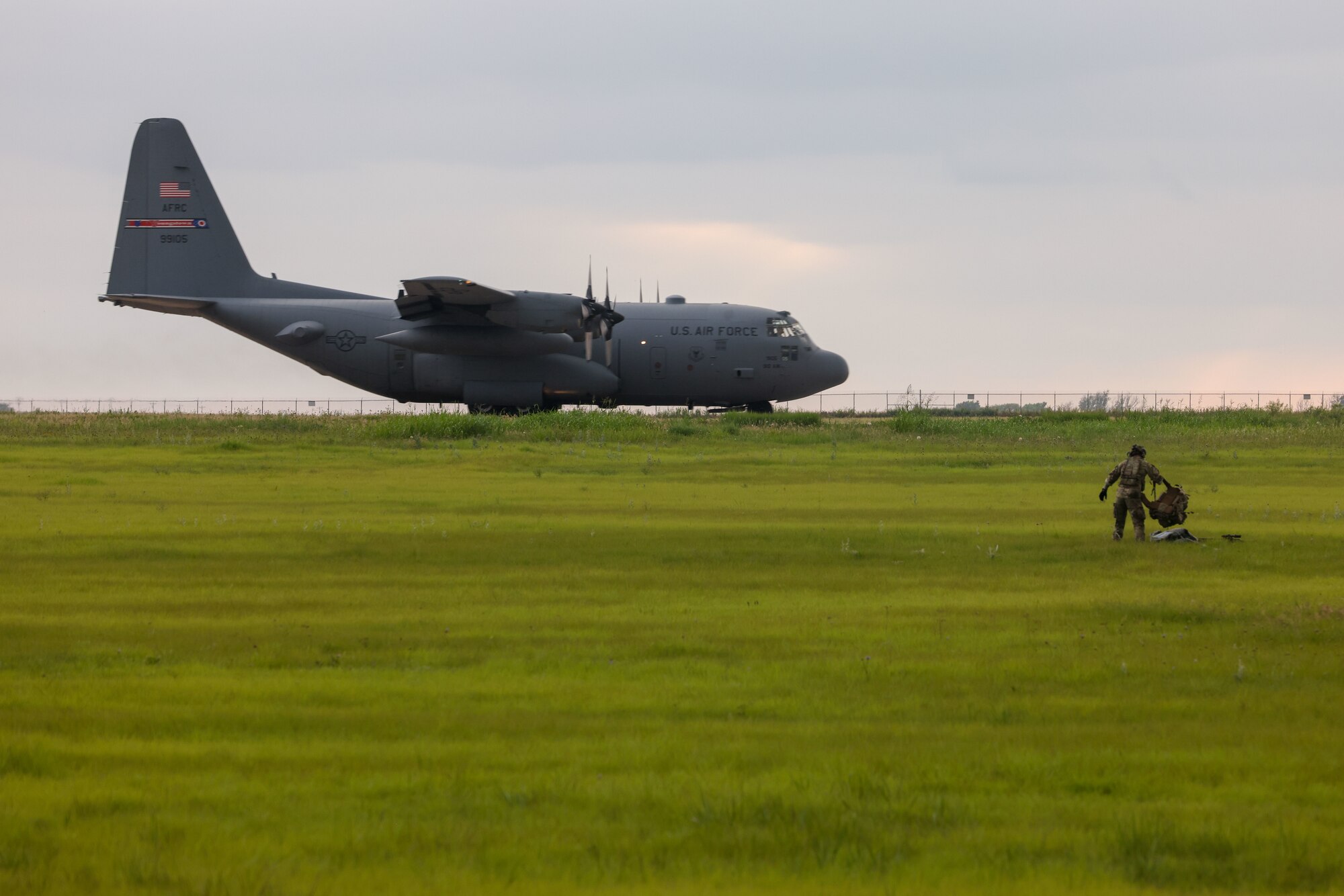 Airmen parachuting