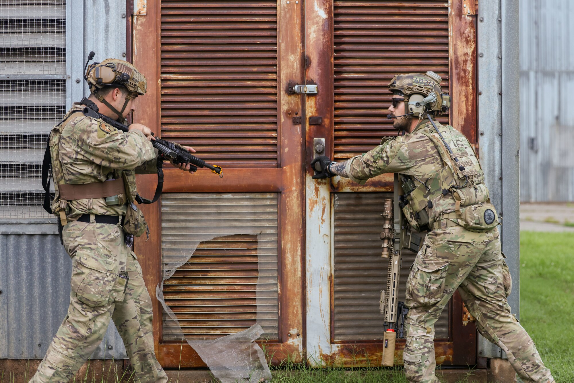 Airmen parachuting