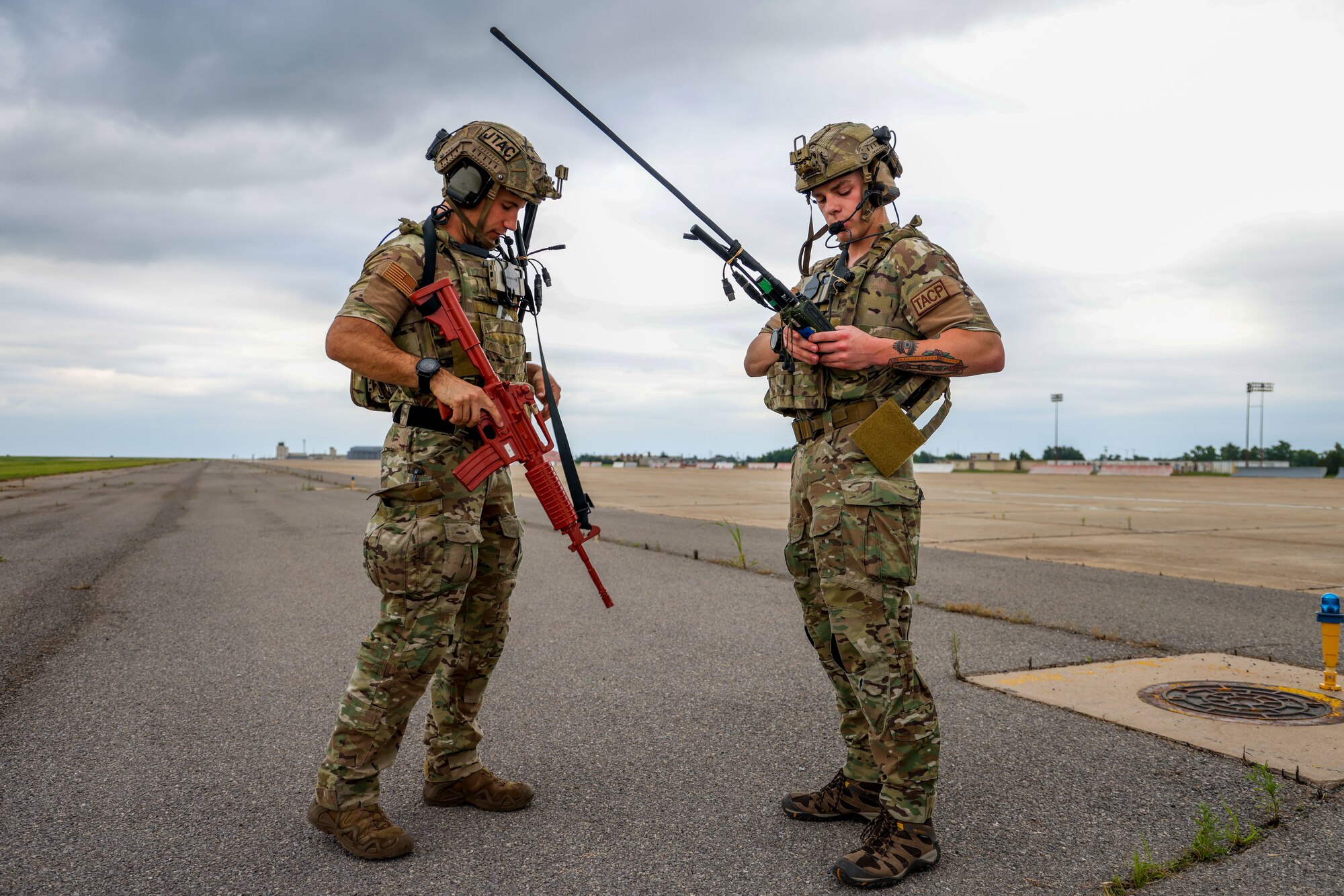 Airmen parachuting