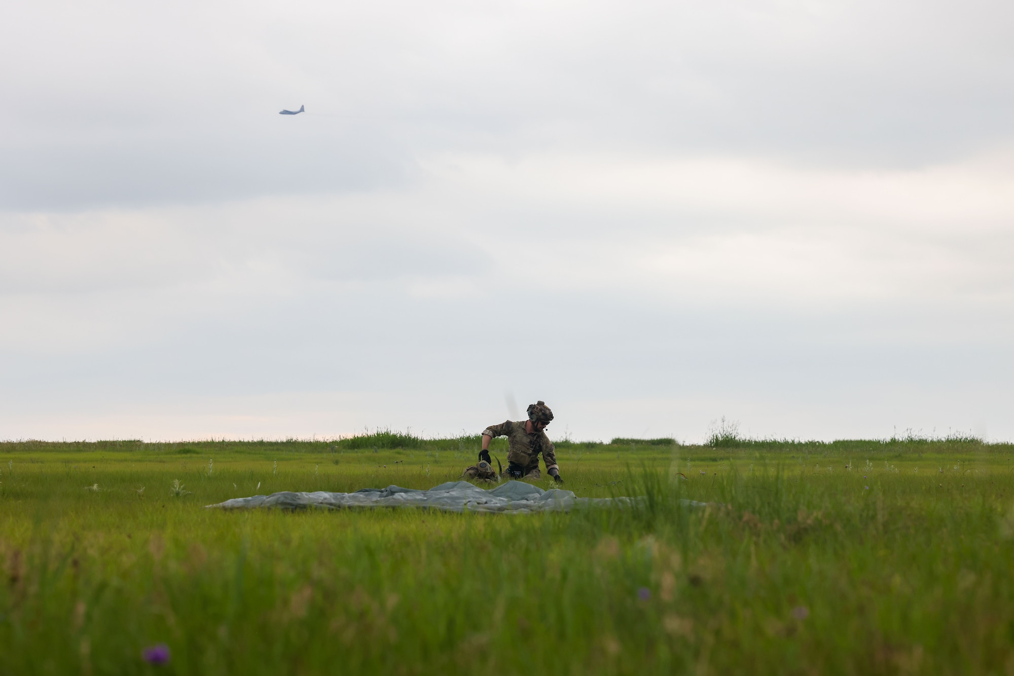 Airmen parachuting