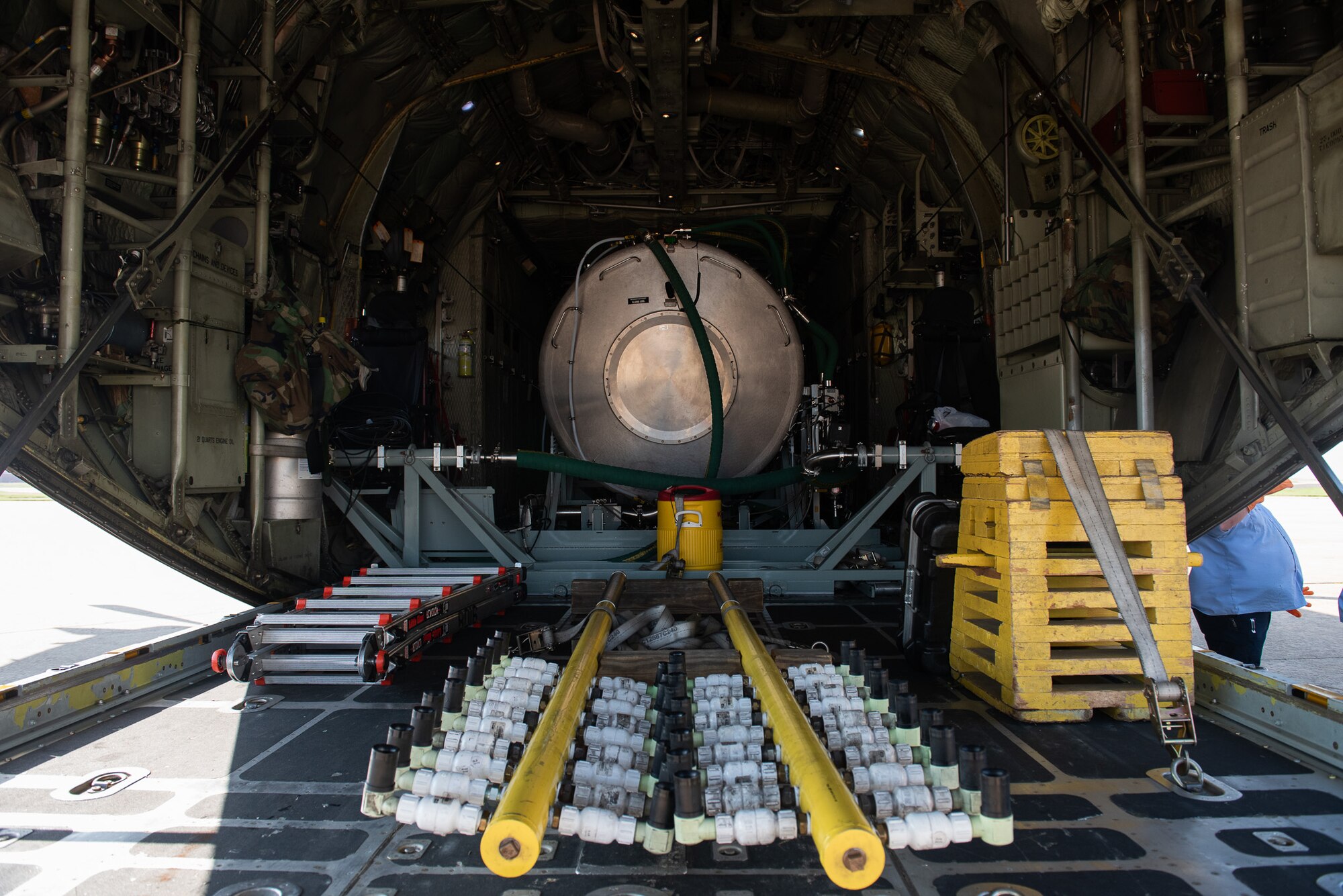 Loading water tank on to jet