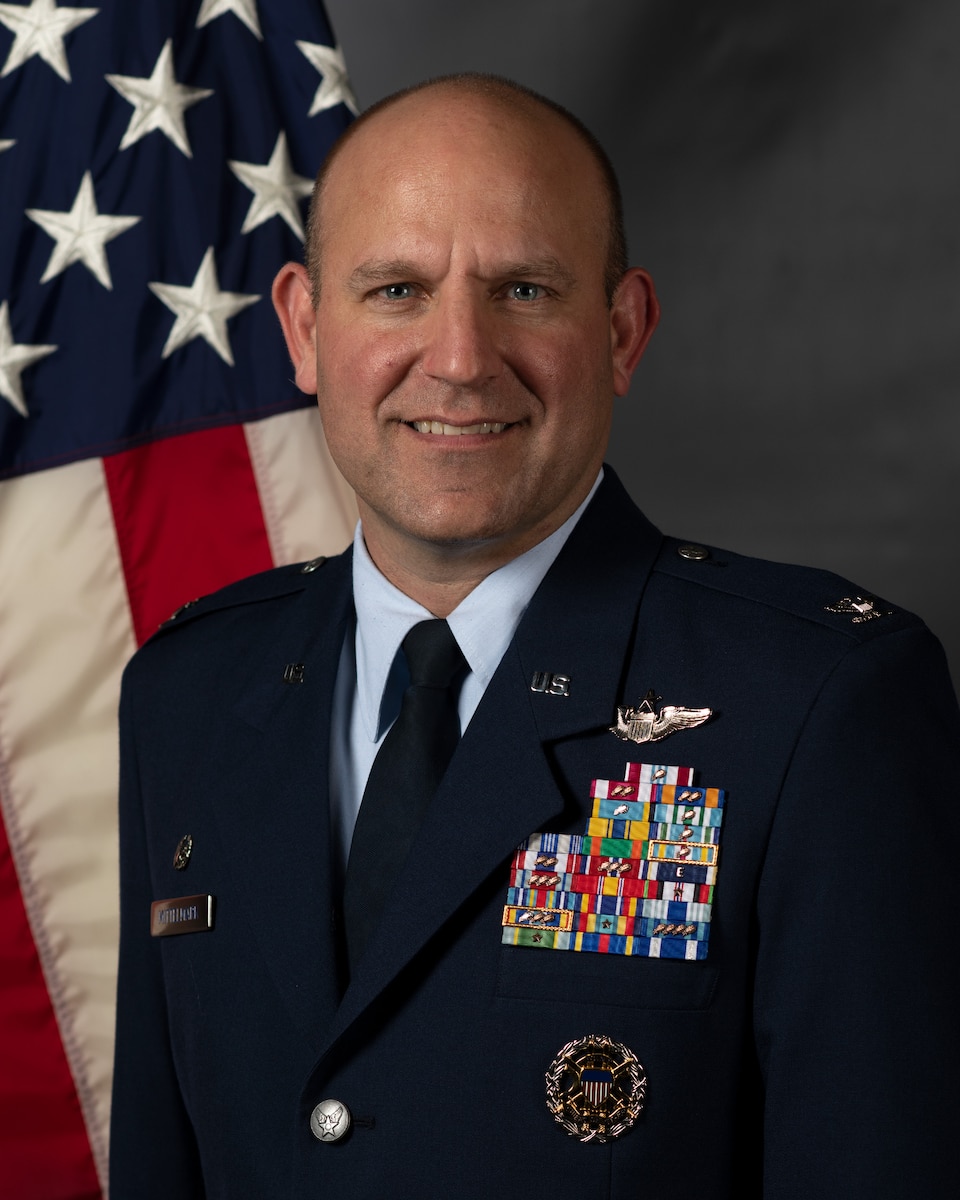 Official portrait of Col Cary Mittelmark