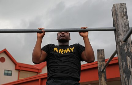 Brothers in arms: Two siblings enlist and train together