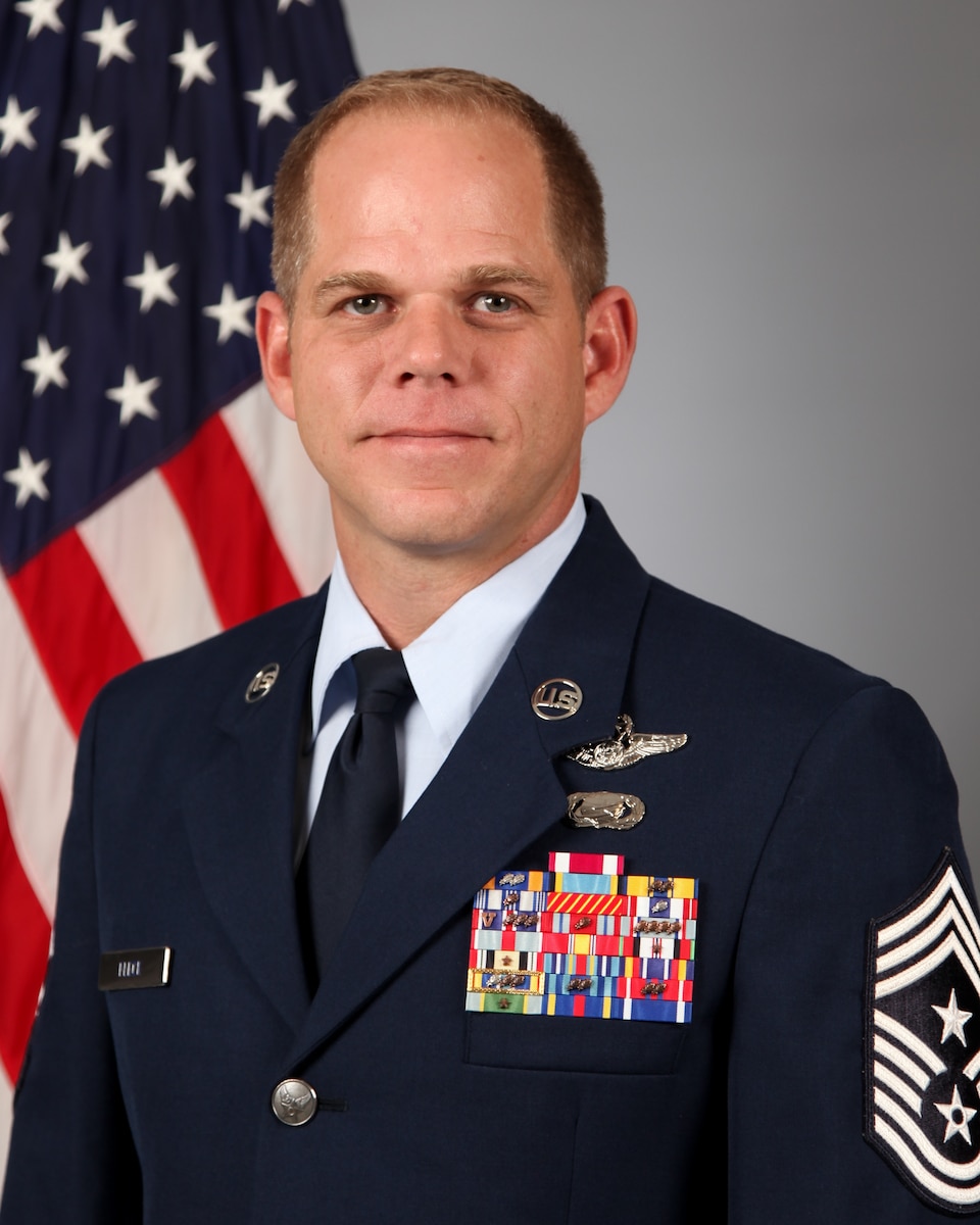 Official portrait of CMSgt Colin Fleck.