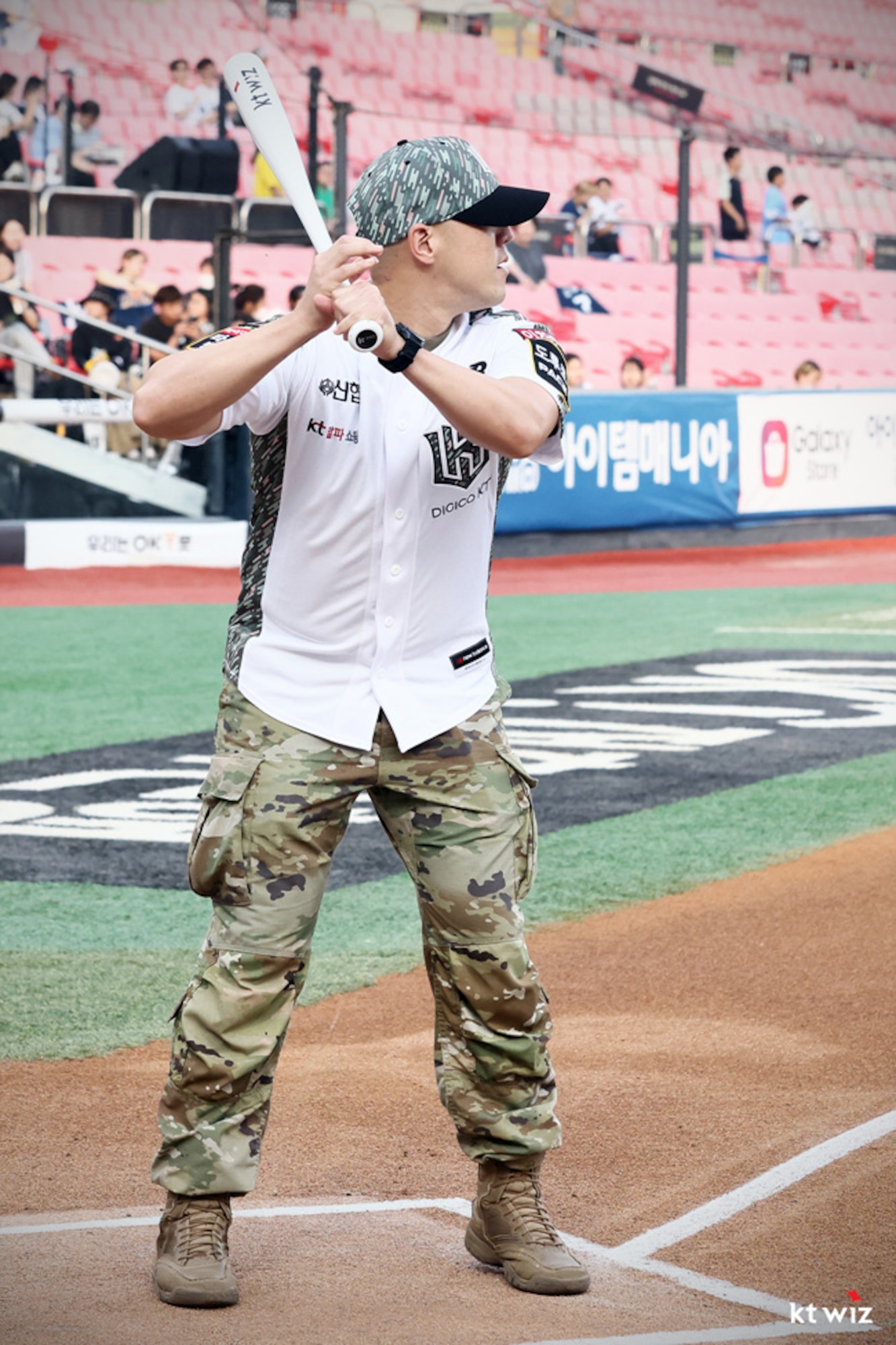 U.S. Air Force Master Sgt. Borden Oh, 7th Air Force program manager of contingency operations, goes up for bat during a baseball game at Suwon KT Wiz Park, Gyeonggi-do, ROK, June 30, 2023. The baseball game celebrated the 70th anniversary of the U.S.-ROK alliance. (Courtesy photo)