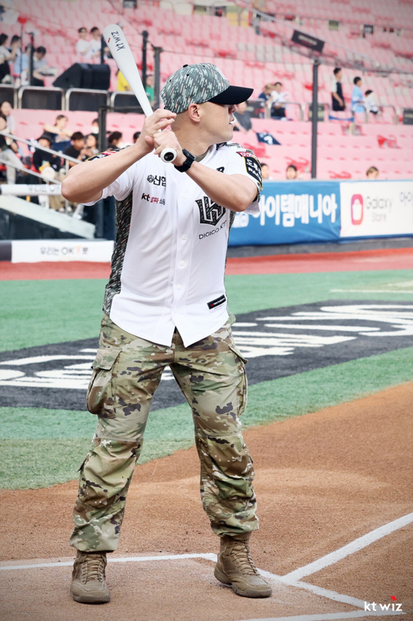 U.S. Air Force Master Sgt. Borden Oh, 7th Air Force program manager of contingency operations, goes up for bat during a baseball game at Suwon KT Wiz Park, Gyeonggi-do, ROK, June 30, 2023. The baseball game celebrated the 70th anniversary of the U.S.-ROK alliance. (Courtesy photo)