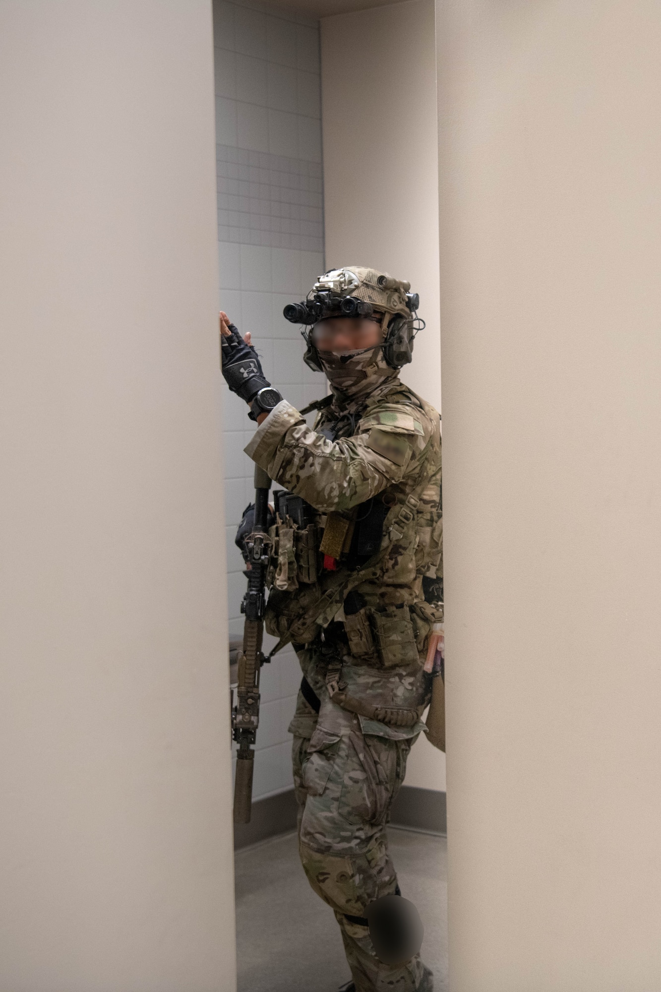 Green Beret secures bathroom.