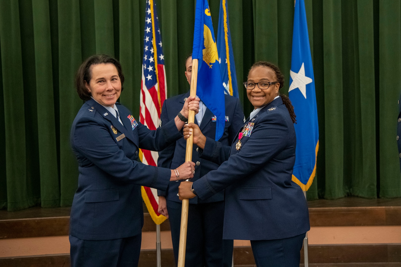 Air Force commanders pass flag