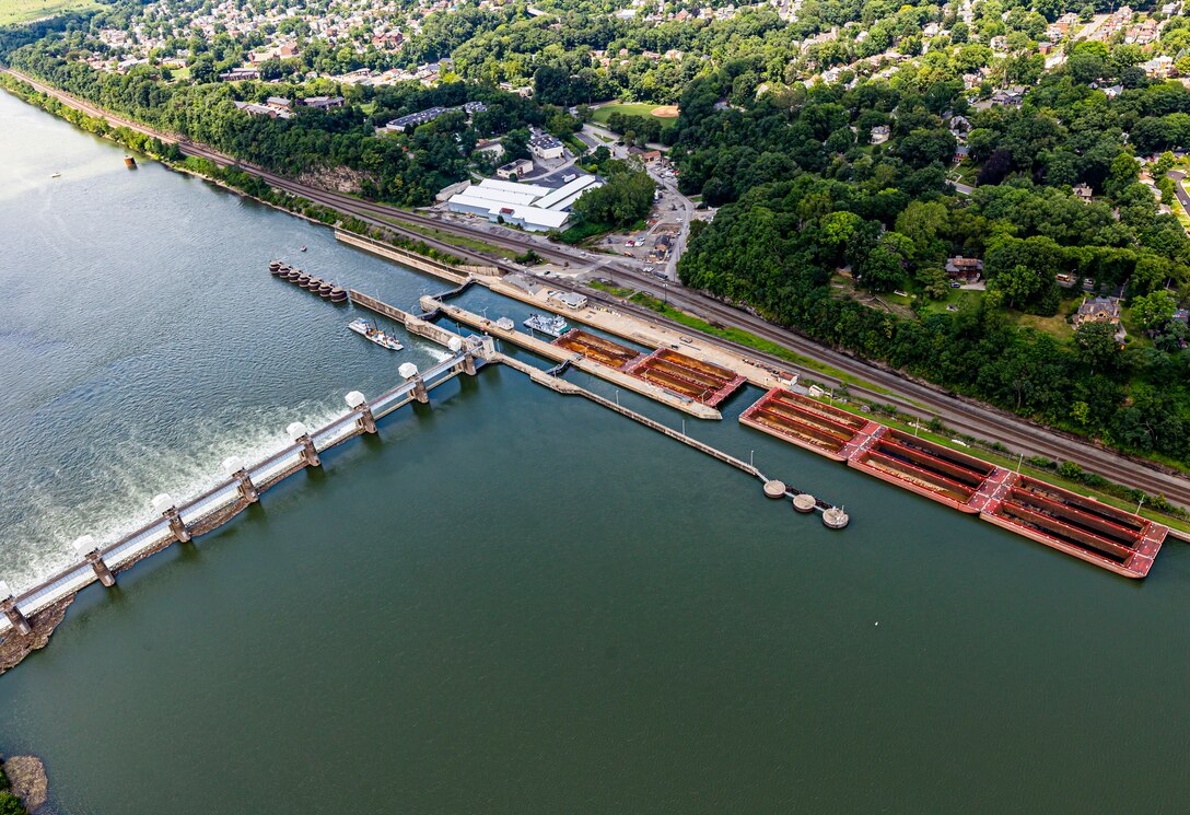 Helicopter flight over Pittsburgh District