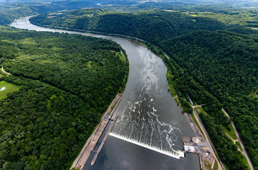 Helicopter flight over Pittsburgh District