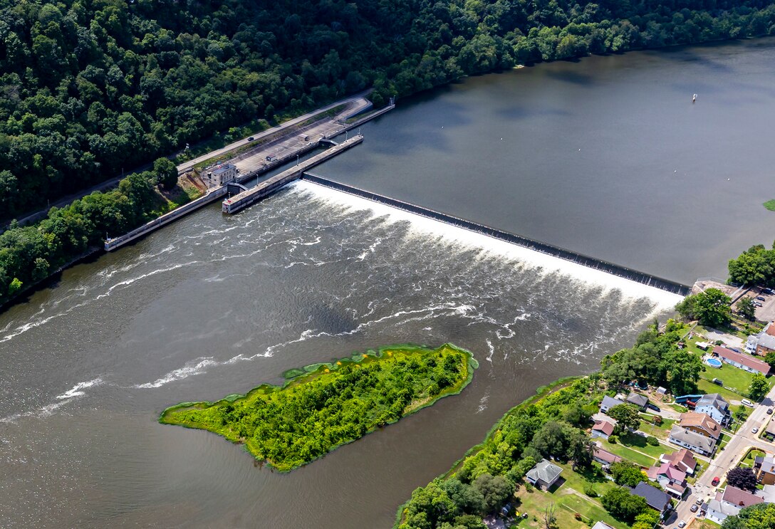 Helicopter flight over Pittsburgh District