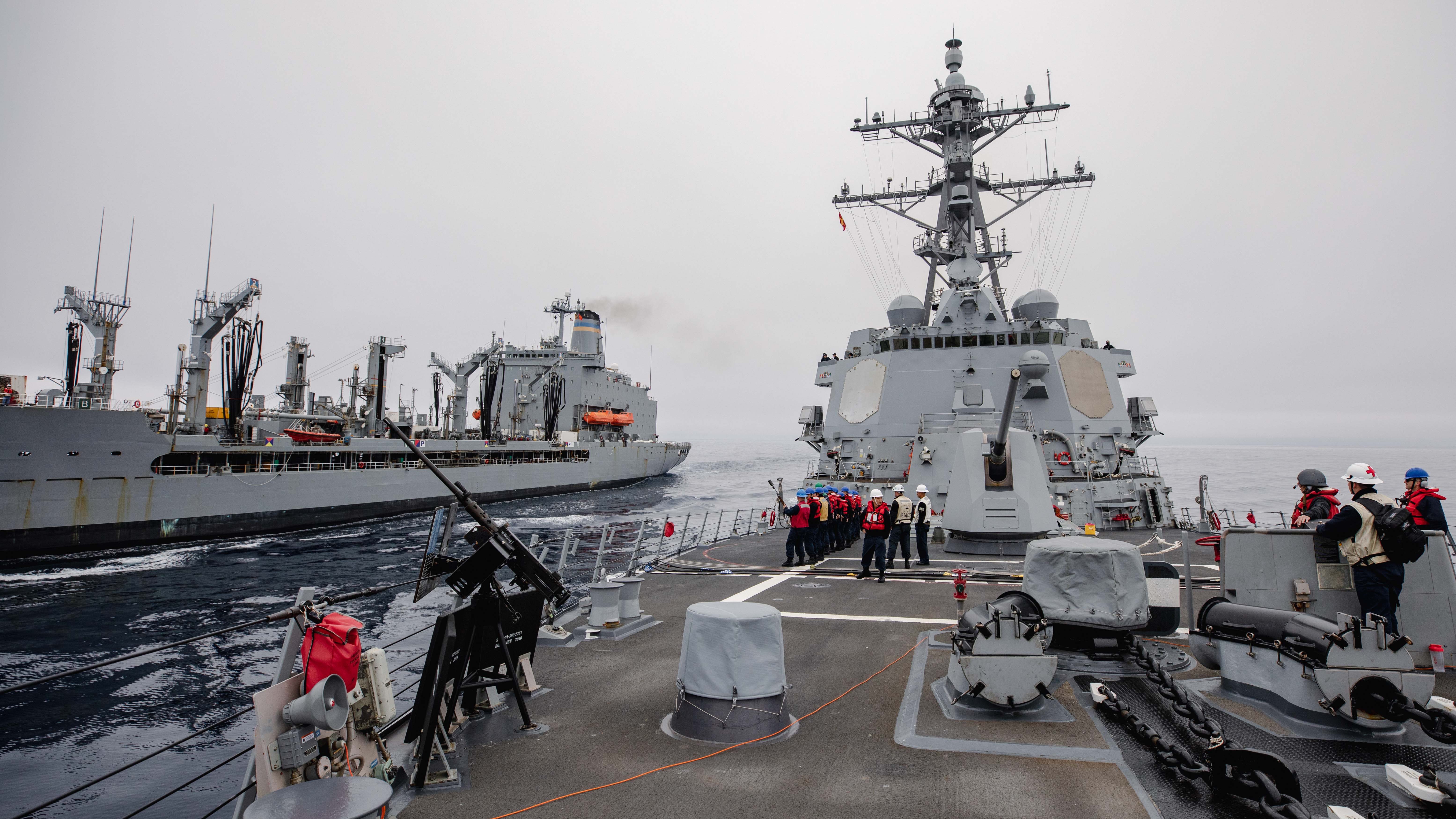 USS Sterett (DDG 104) replenishes from USNS Henry J. Kaiser (T-AO 187).