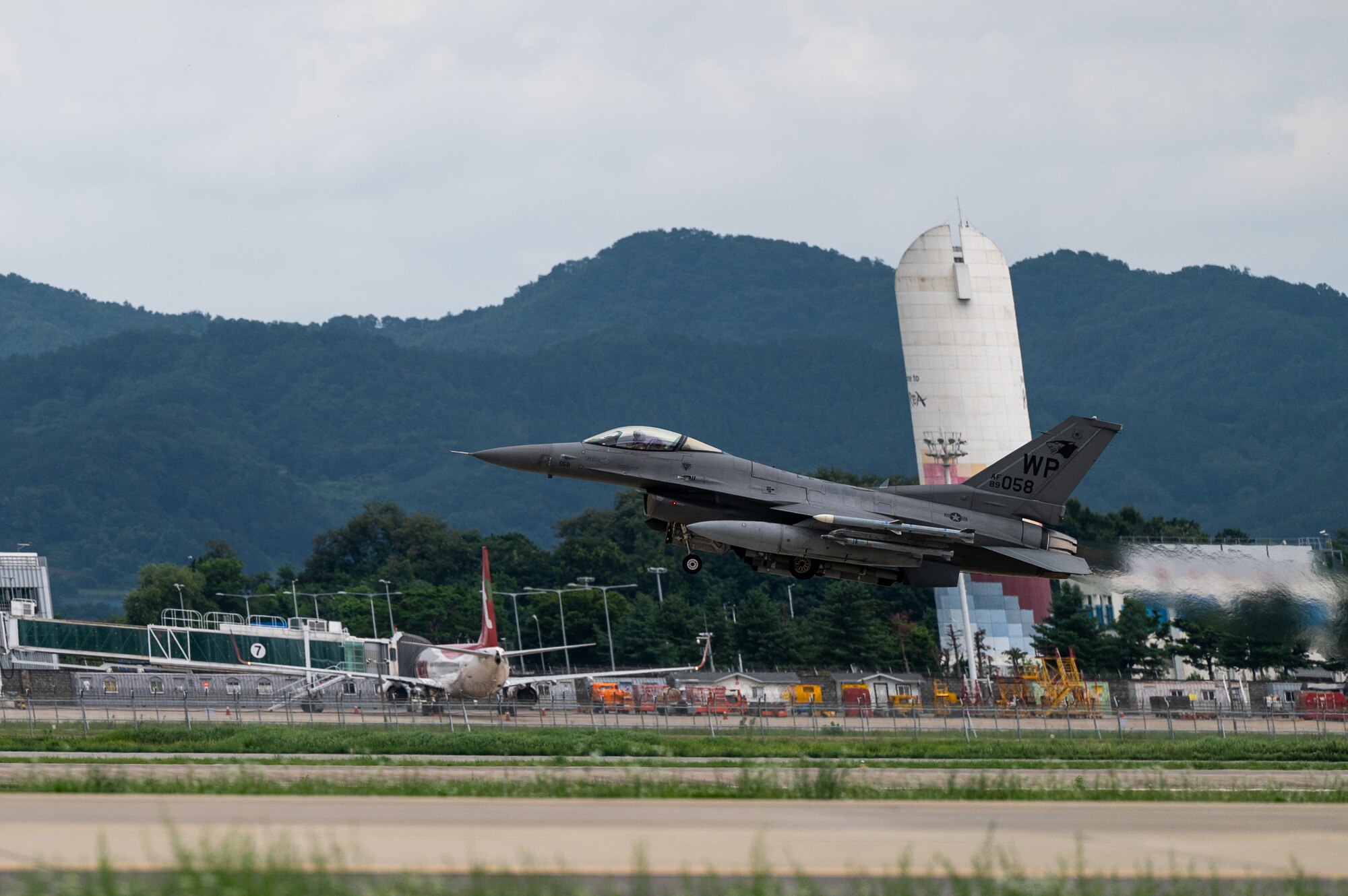 A U.S. Air Force F-16 Fighting Falcon assigned to the 35th Fighter Squadron takes off during a U.S.-Republic of Korea buddy squadron event at Cheonju Air Base