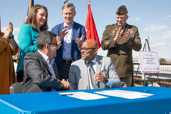 Mayor Hancock and Assistant Secretary of the Army Mr. Michael Connor sign the SPRT waterway restoration agreement. Senator Bennett, Congresswoman DeGette, Senator Hickenlooper and Colonel Mark Himes look on.