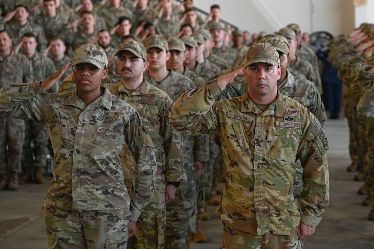 Herk Nation welcomes new installation commander > Little