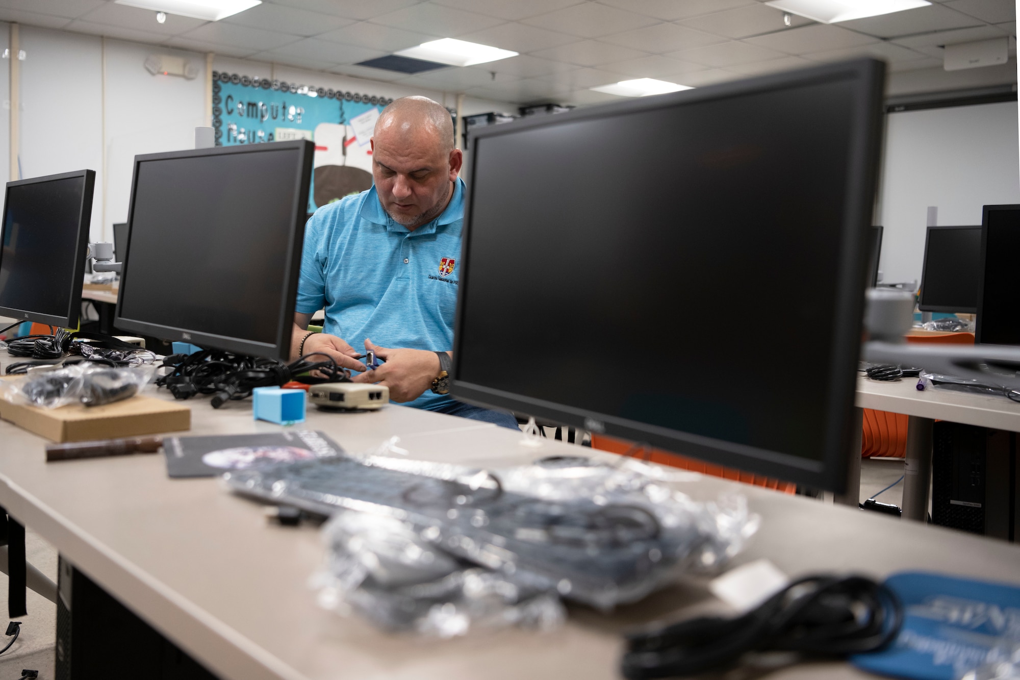 Edwin Castro Monte, a civilian contractor, installs PCs in the STARBASE Puerto Rico computer laboratory at Muñiz Air National Guard Base, Carolina, Puerto Rico, May 22, 2023.
The STARBASE PR program modernized its computer laboratory with 33 brand-new PCs and upgraded their internet service providing staff and students with reliable and updated software and connectivity. (U.S. Air National Guard photo by Master Sgt. Rafael D. Rosa)