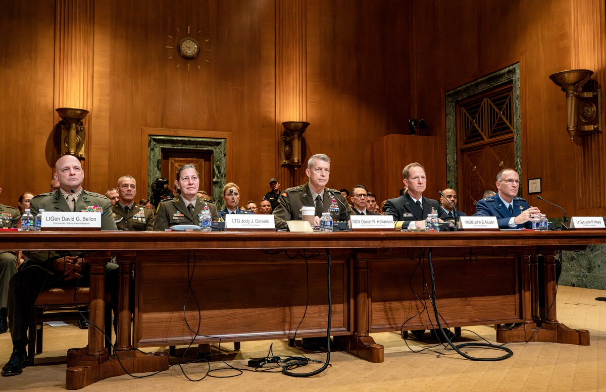 Photo of Reserve commanders sitting at the table