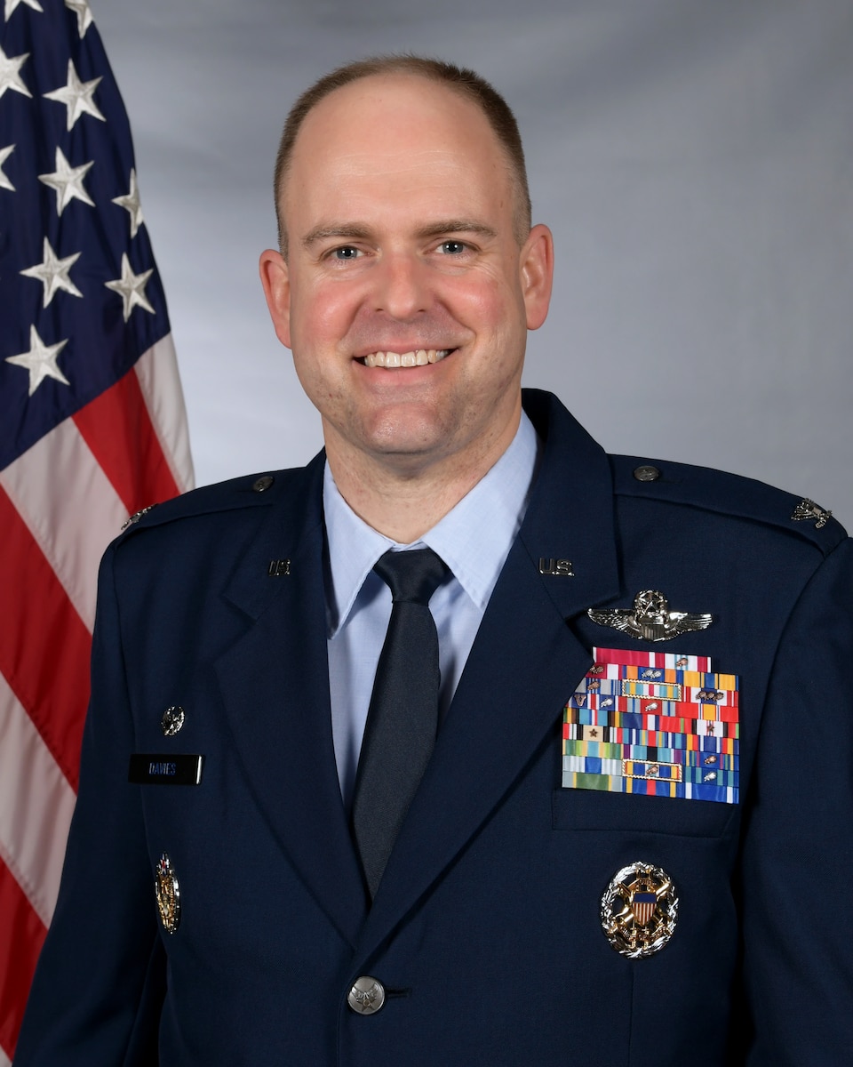 Official photo of the 19th AW Commander. Col. Denny Davies