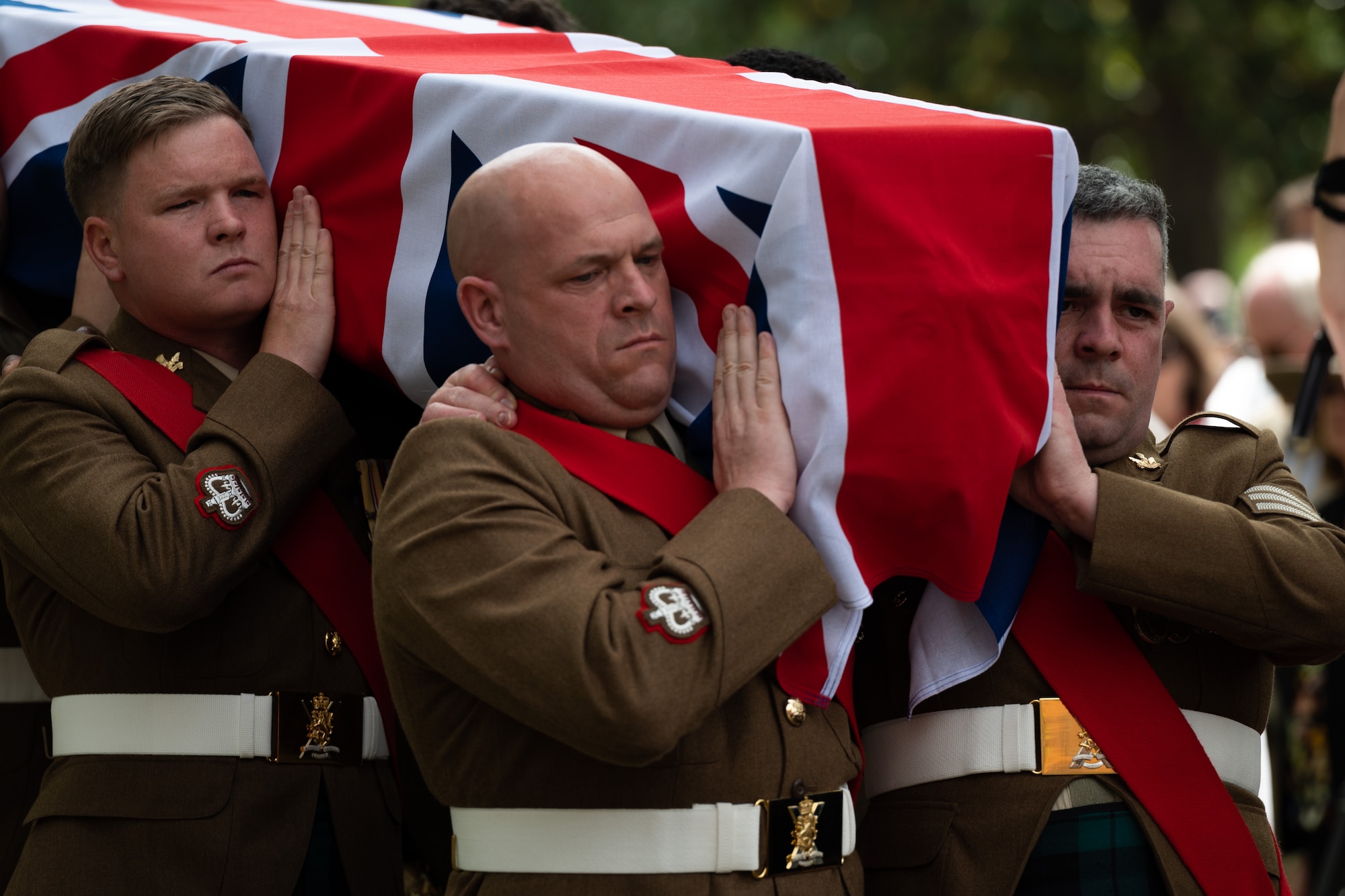 Members of the Scottish Army hold the casket of a fallen British Revolutionary War soldier.