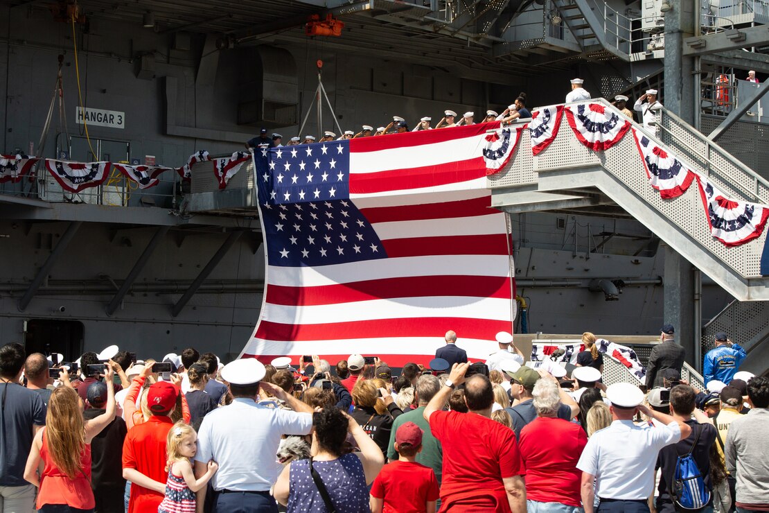 DVIDS - Images - Chicago based service-members take the field at Chicago White  Sox Fourth of July game [Image 1 of 3]