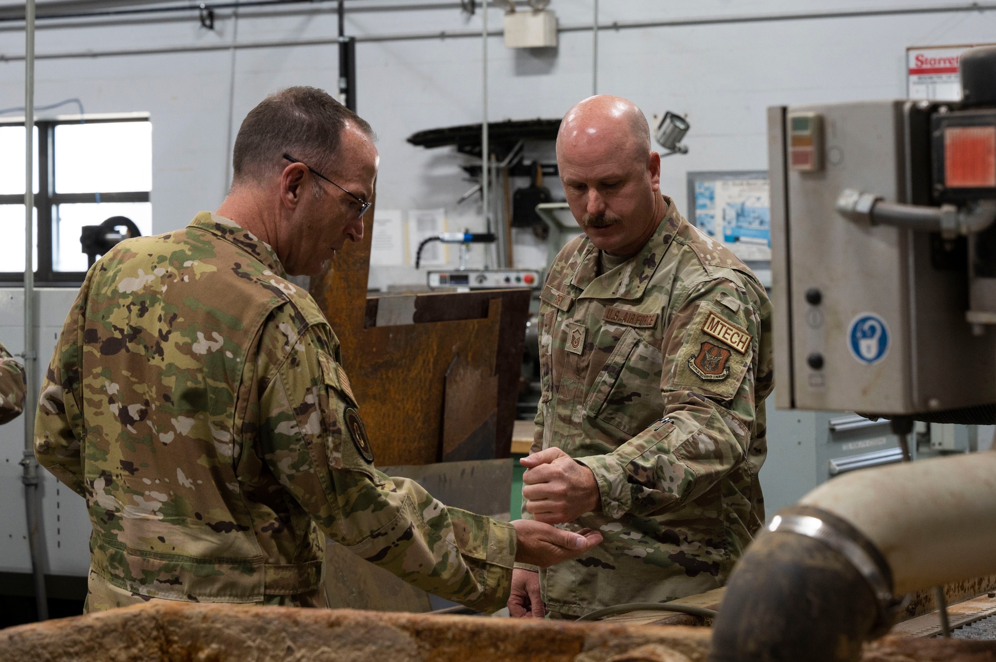 Photo of AFRC leadership visiting 307th Bomb Wing
