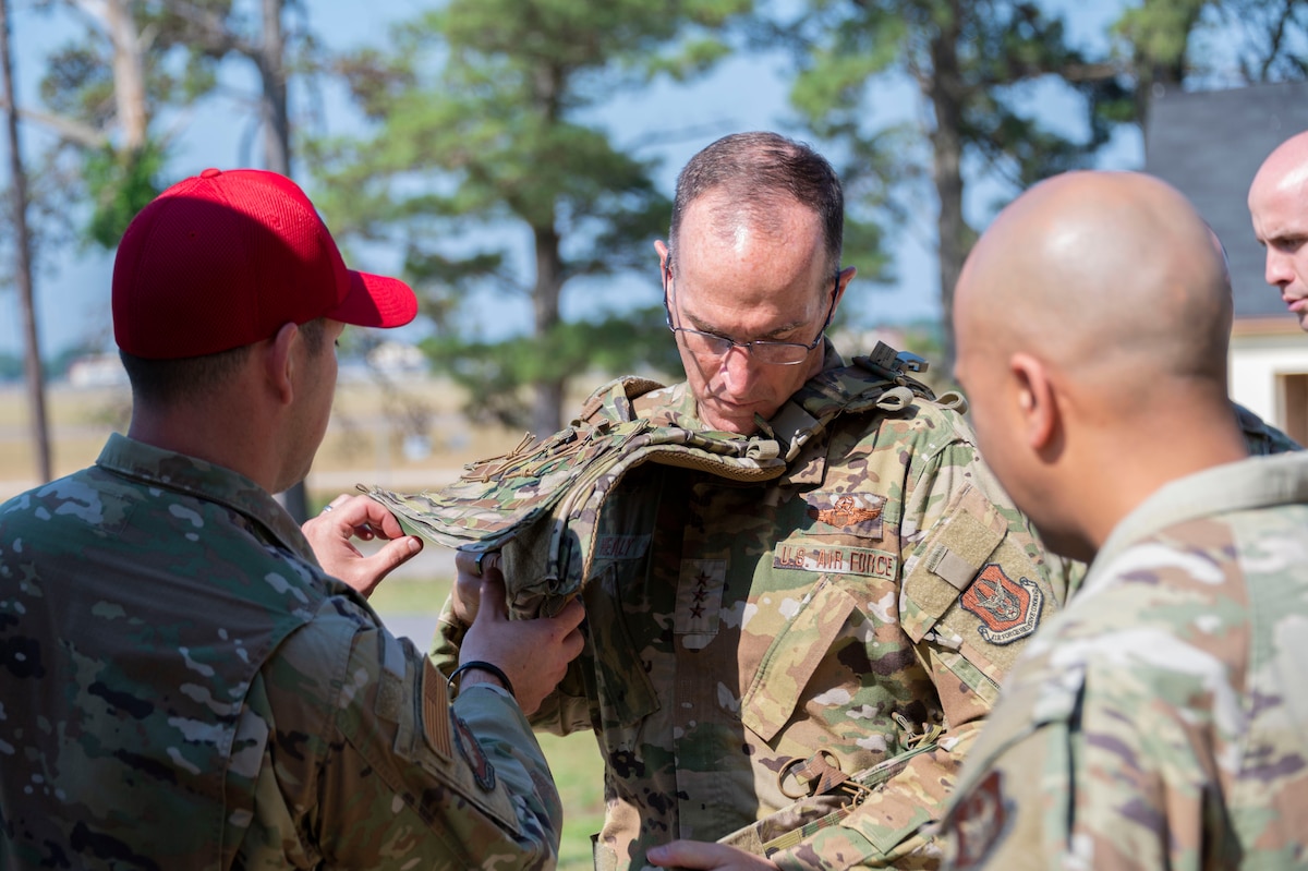 Photo of AFRC leadership visiting 307th Bomb Wing