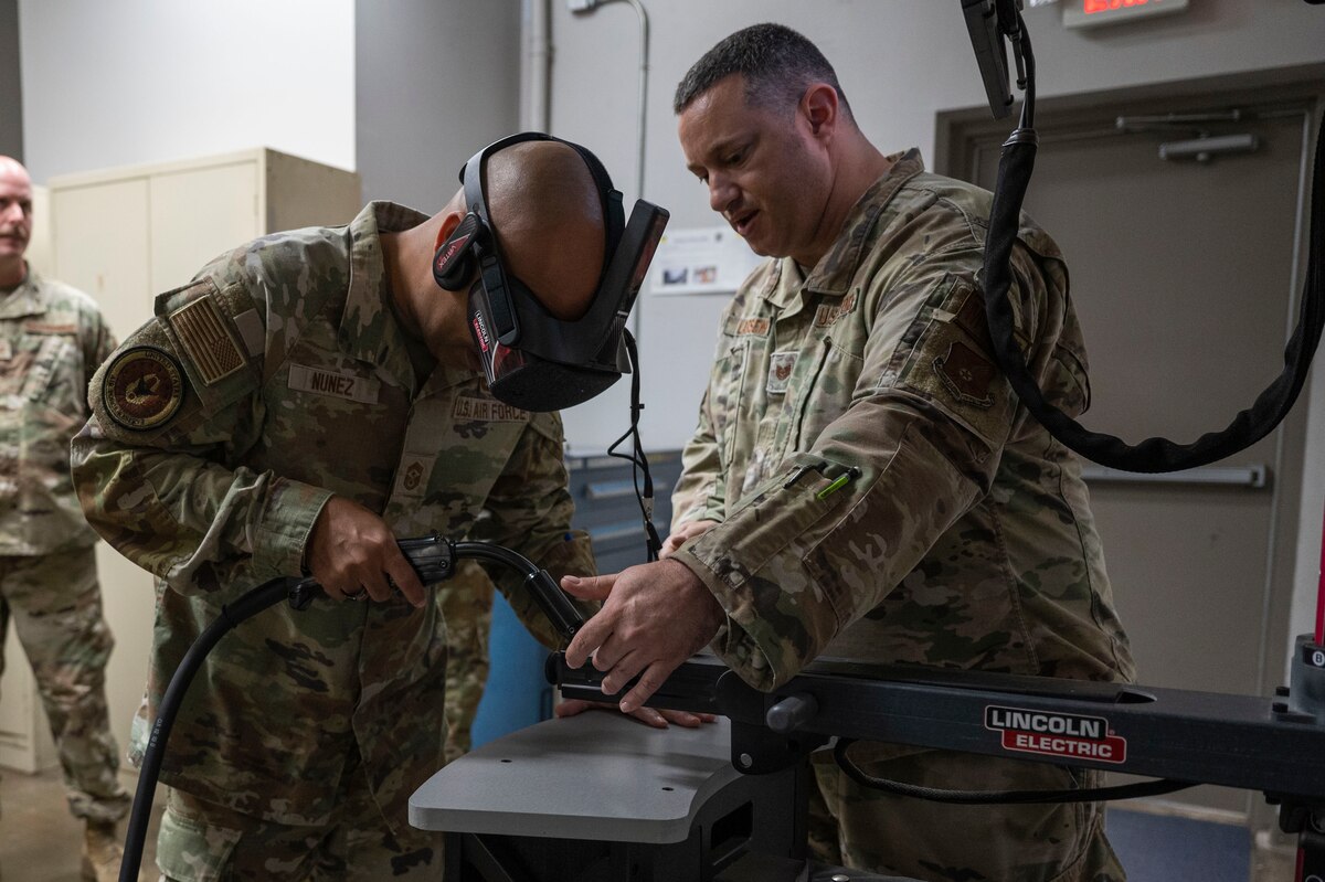 Photo of AFRC leadership visiting 307th Bomb Wing