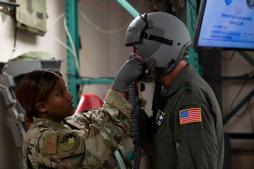 Photo of AFRC leadership visiting 307th Bomb Wing