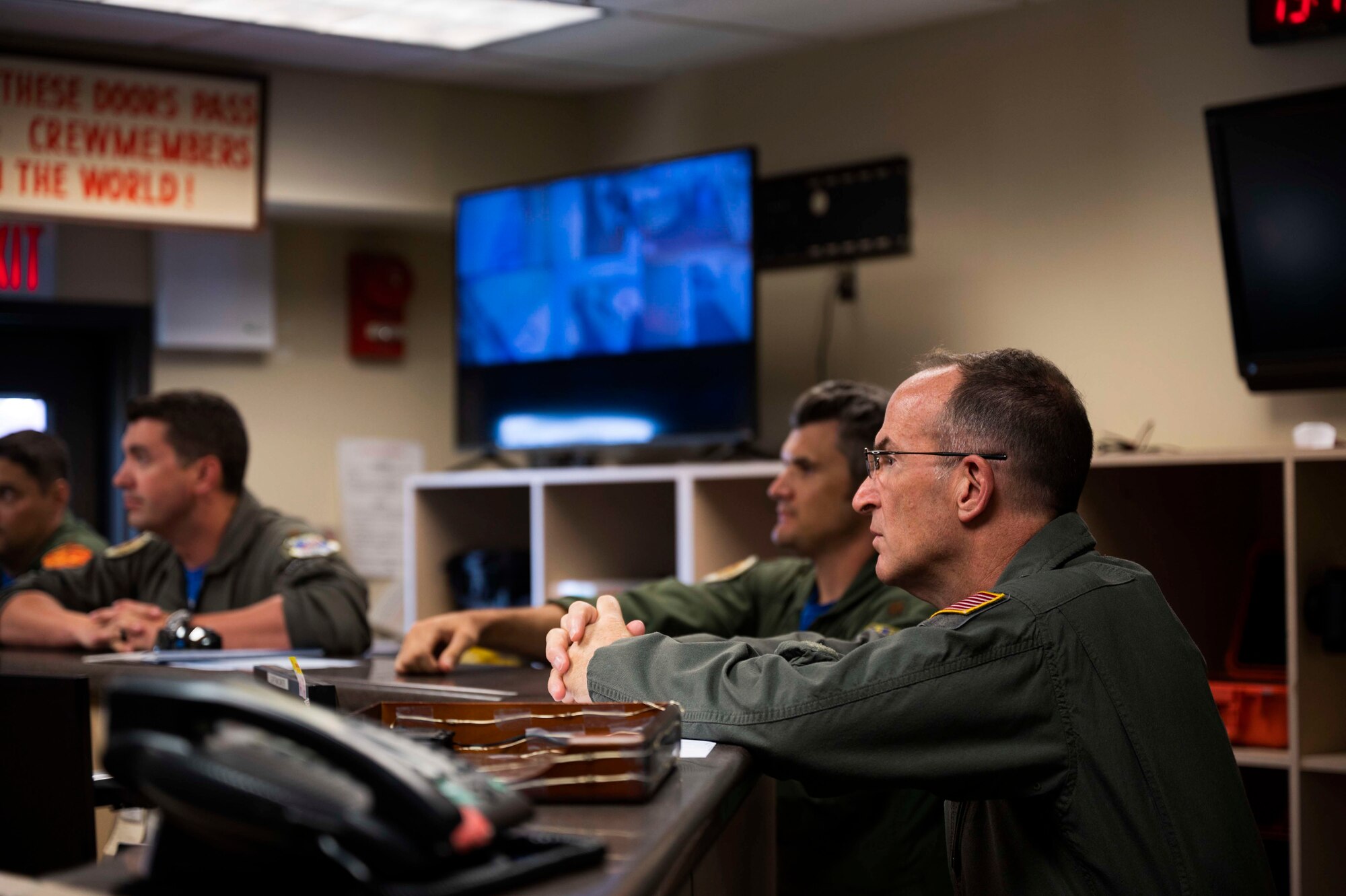 Photo of AFRC leadership visiting 307th Bomb Wing
