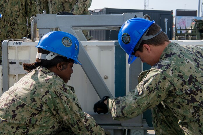 The Royal Danish and U.S. Navy conduct an on load of an inert SM-2 anti-aircraft missile aboard the Royal Danish Navy Iver Huitfeldt-class frigate HDMS Peter Willemoes (F362), June 10, 2023.