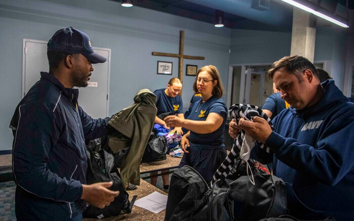 Sailors participate in Portland Fleet Week events.