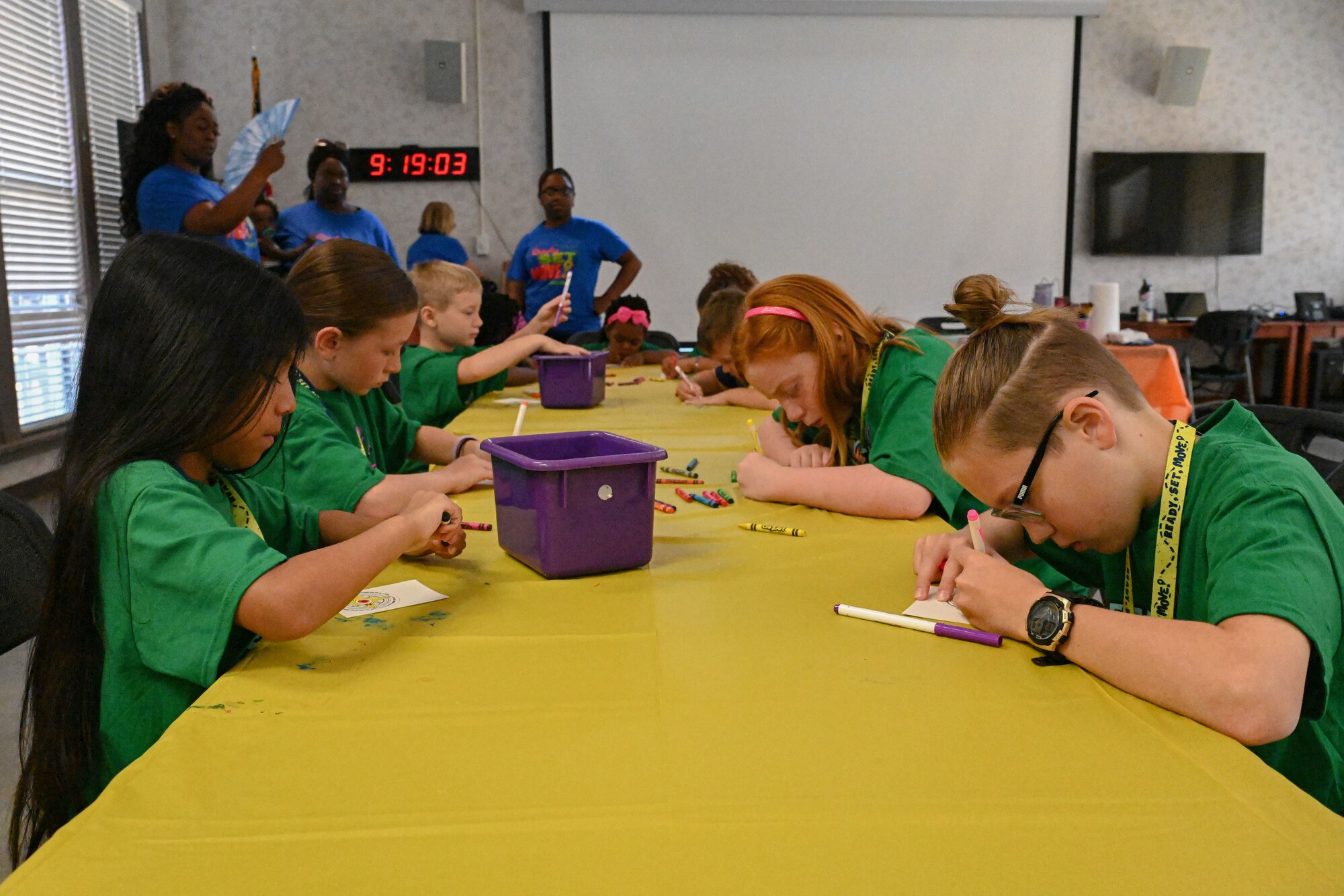 children create crafts