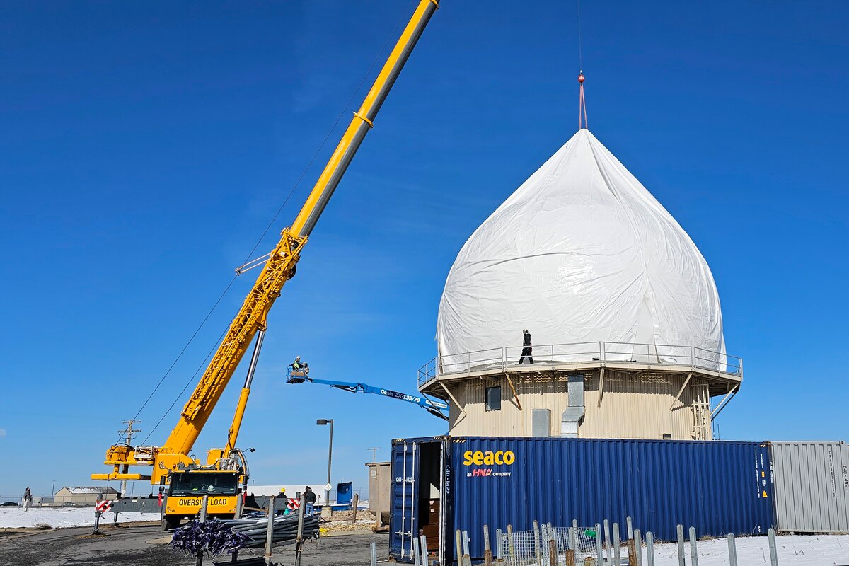 Hills radome gets a facelift with new material technology, maintenance  process > Air Force Life Cycle Management Center > Article Display