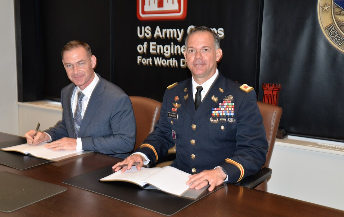 SARA General Manager Derek Boese and Fort Worth District Commander, Col. Paul Culberson pause during the signing ceremony.
