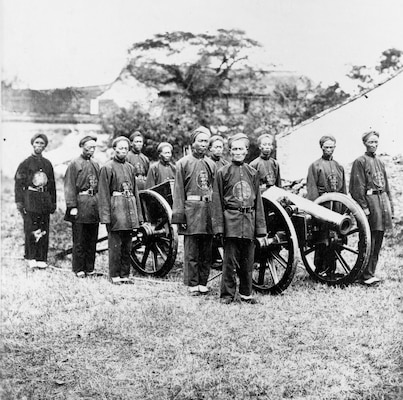 Chinese soldiers with artillery, c. 1900. (Library of Congress, LC-USZ62-108165.)
