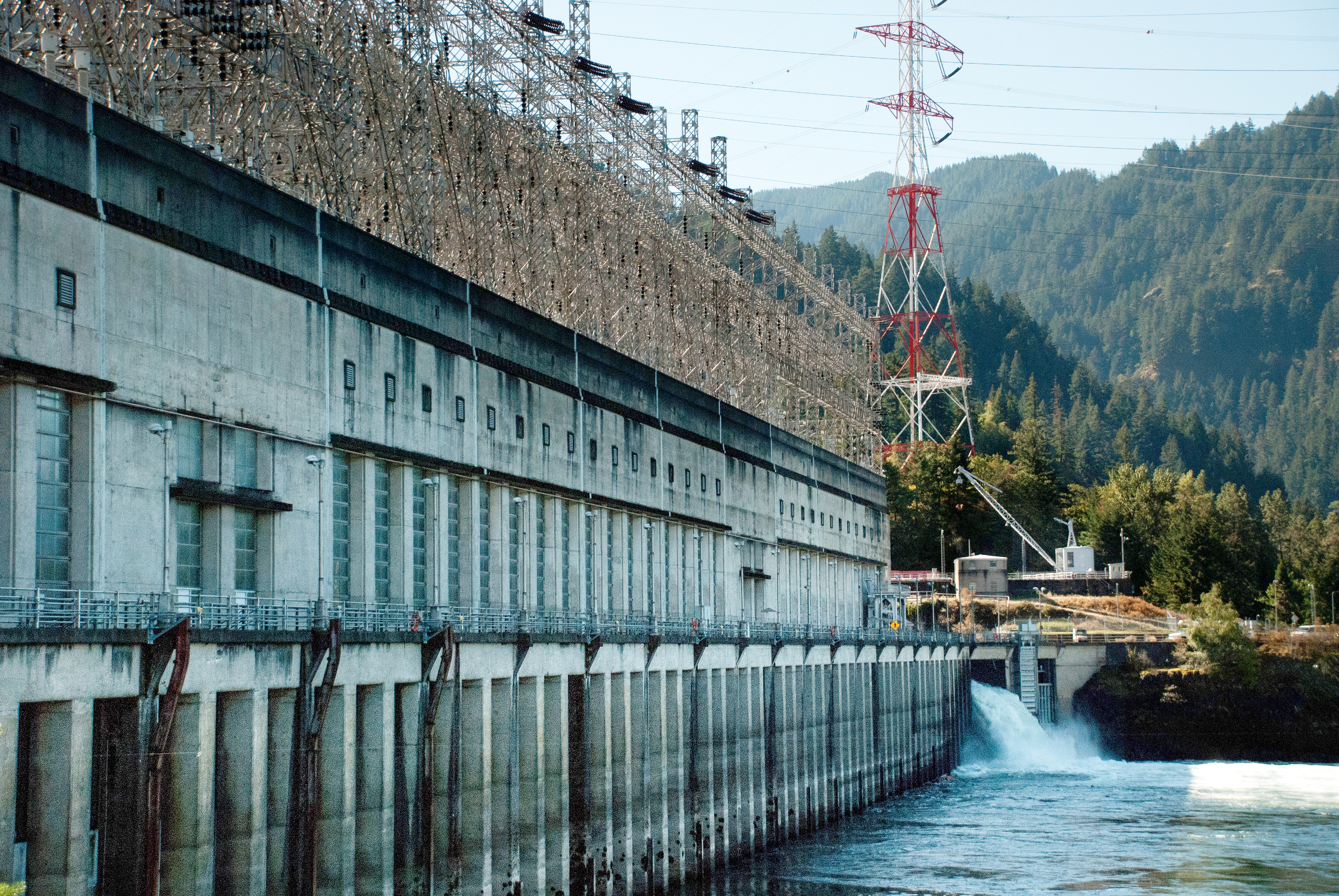 Photo of Bonneville Dam powerhouse