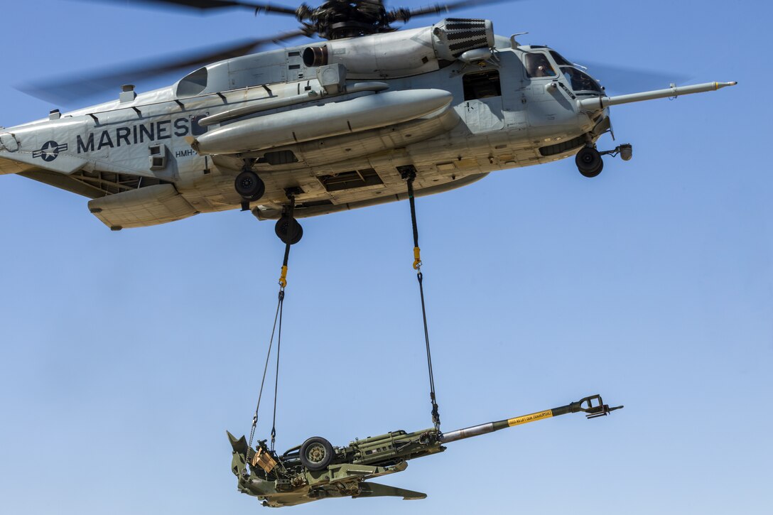 ITX 4-23: Helicopter Support Team lifts M777 Howitzer