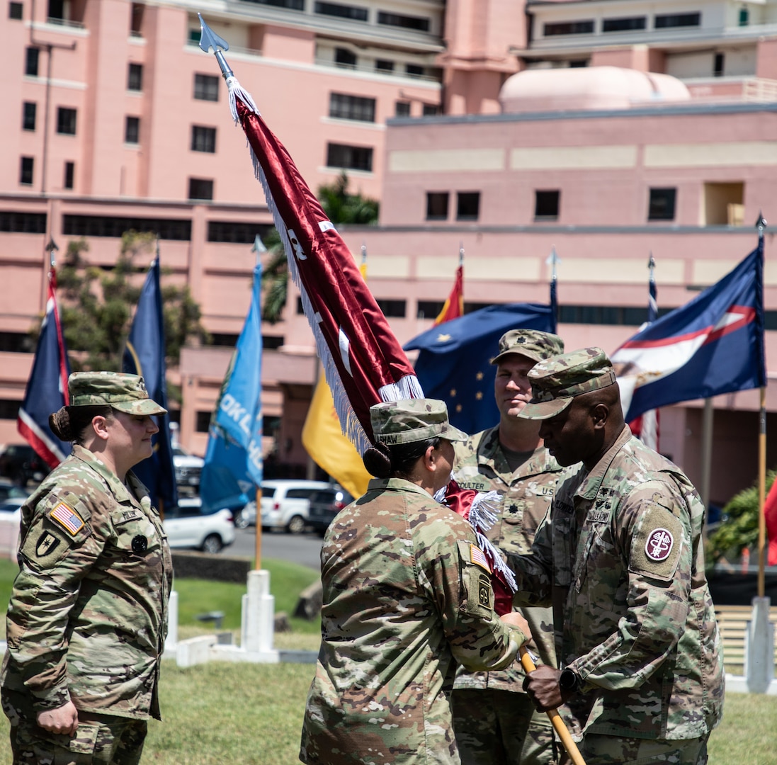 Tripler welcomes Lt. Col. Jamie Dillashaw, who took command of Tripler’s Troop Command and says Aloha to Lt. Col. Daniel Coulter during a ceremony on Spartan Field!