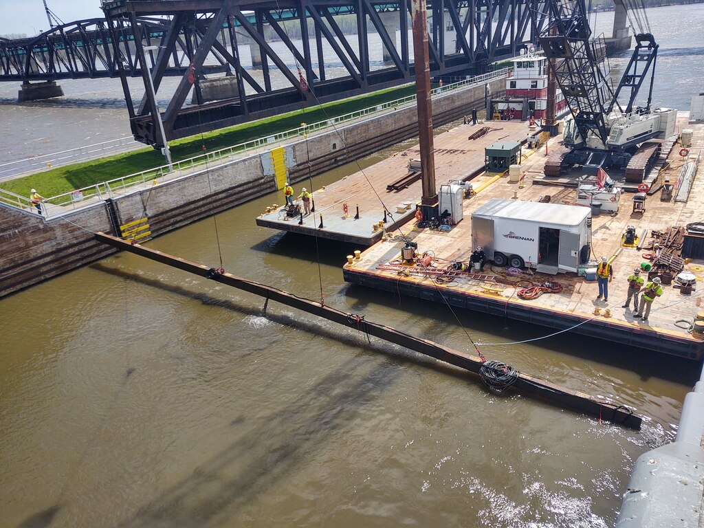 a prototype underwater acoustic deterrent system (uADS) at Lock No. 19 in Keokuk, Iowa