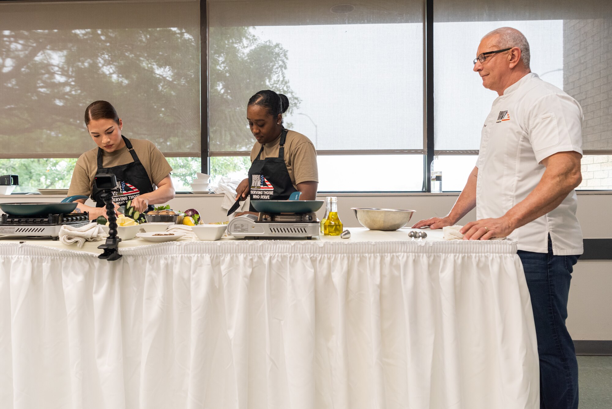 Chef Irvine visits Joint Base San Antonio-Lackland