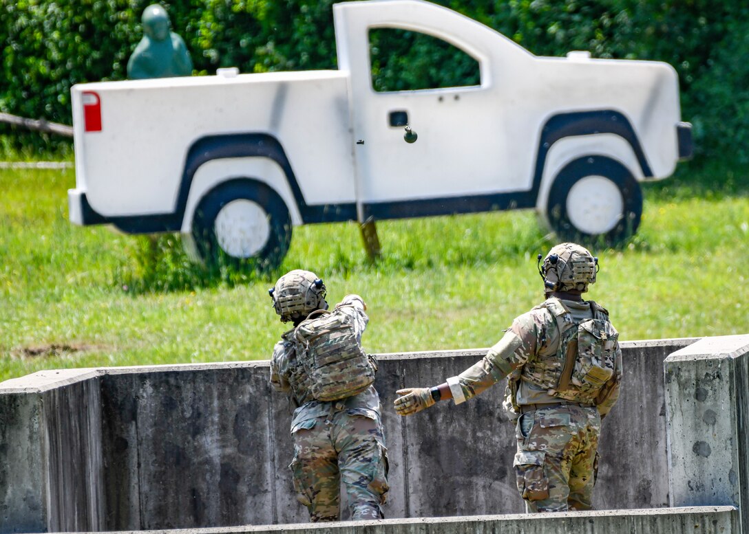 Cadre assigned to the Integrated Defense Leadership Course qualify on live grenades at Camp James A. Garfield Joint Military Training Center, Ohio, May 31, 2023.