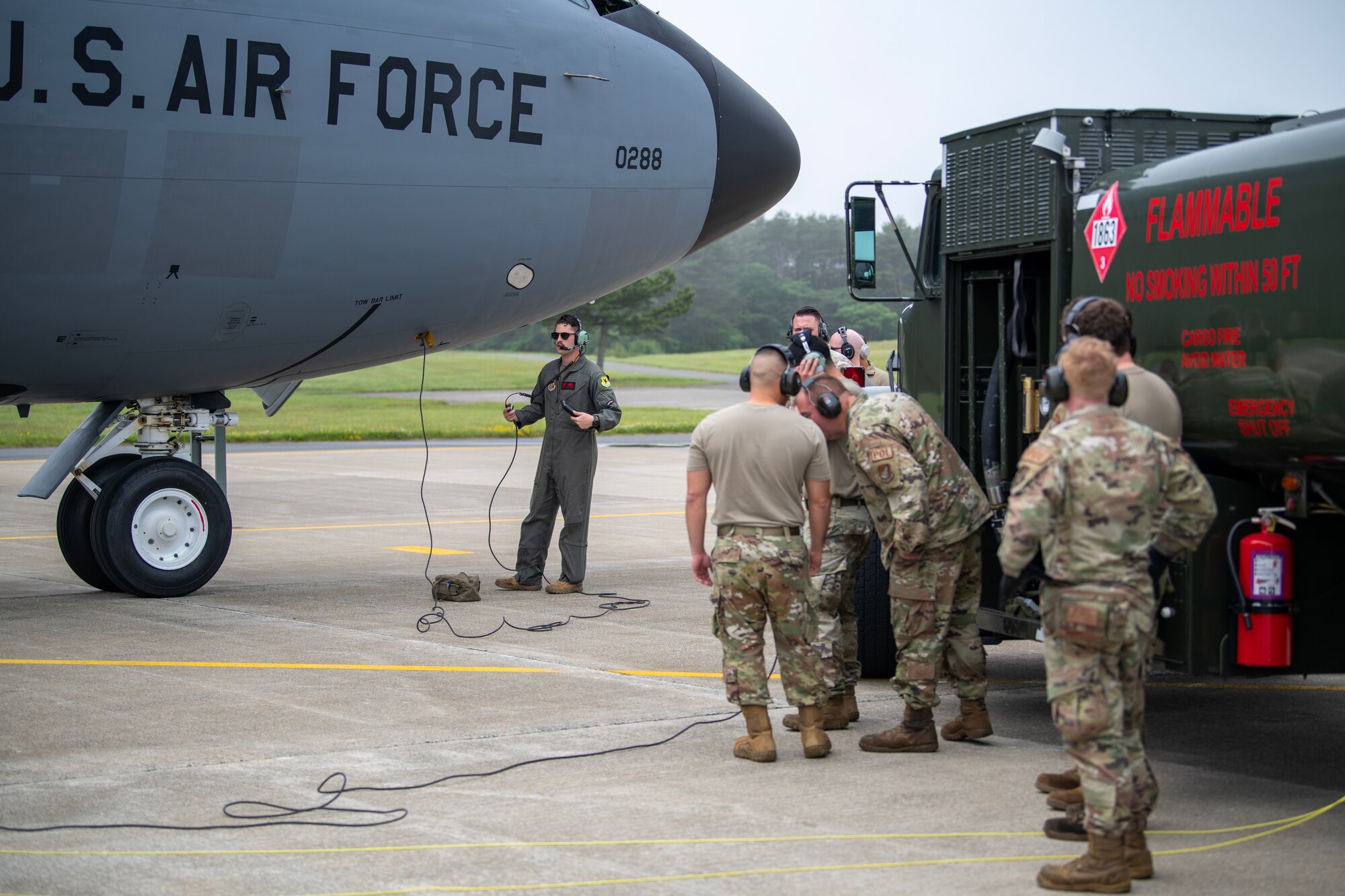 Members of the 35th LRS conduct hot pit refueling with the 909th ARS
