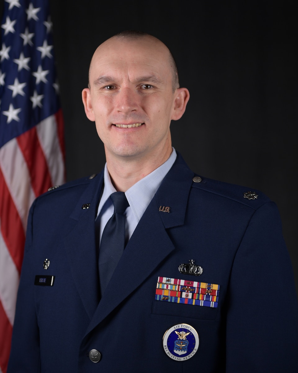 LIEUTENANT COLONEL CHRISTOPHER LEISTE > Air Force Recruiting Service >  Display