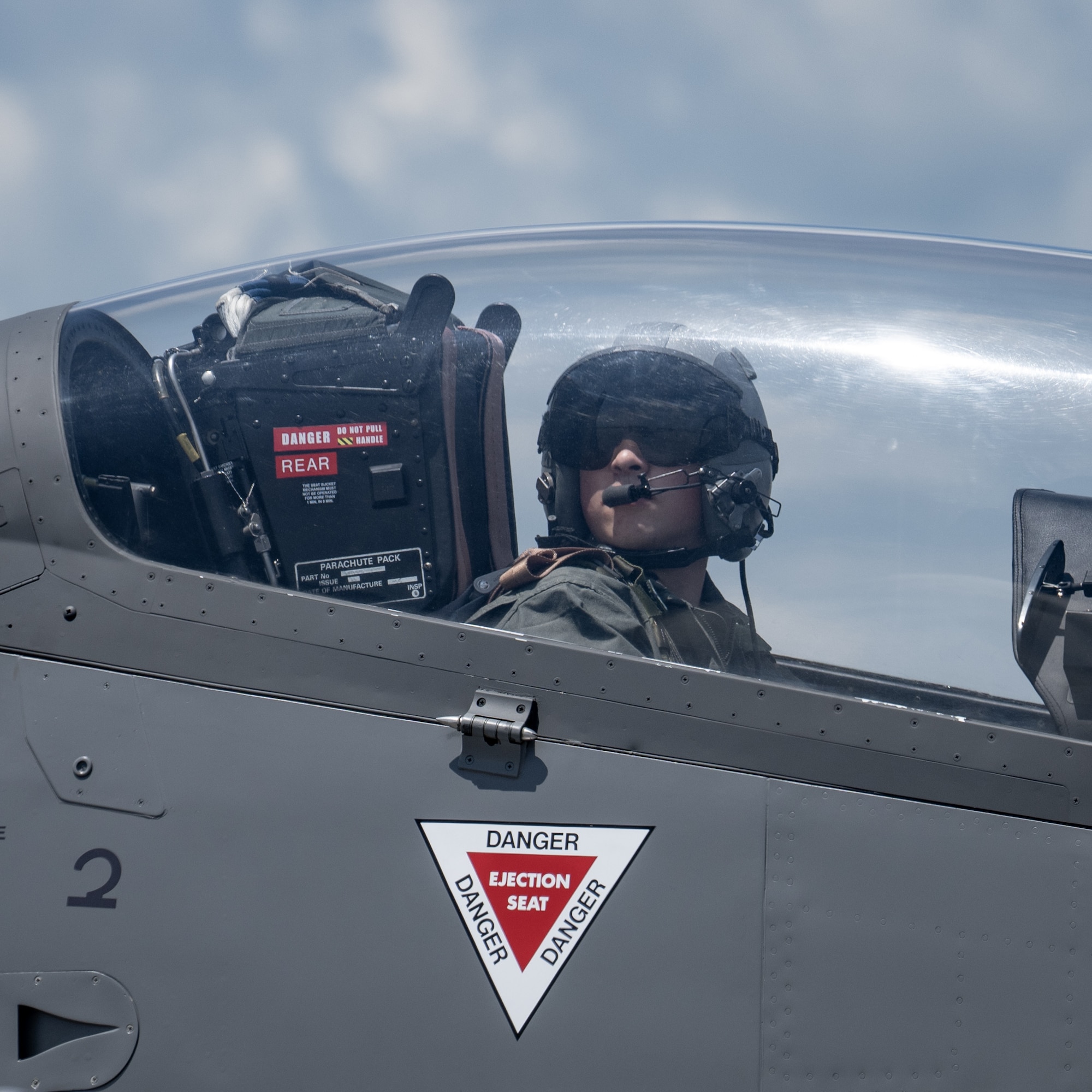 Throughout the Summer, up to 450 Cadets engaged in this year’s Air Force ROTC Field Training will be able to have incentive flights in EMB-312s (A-27) Tucano aircraft.