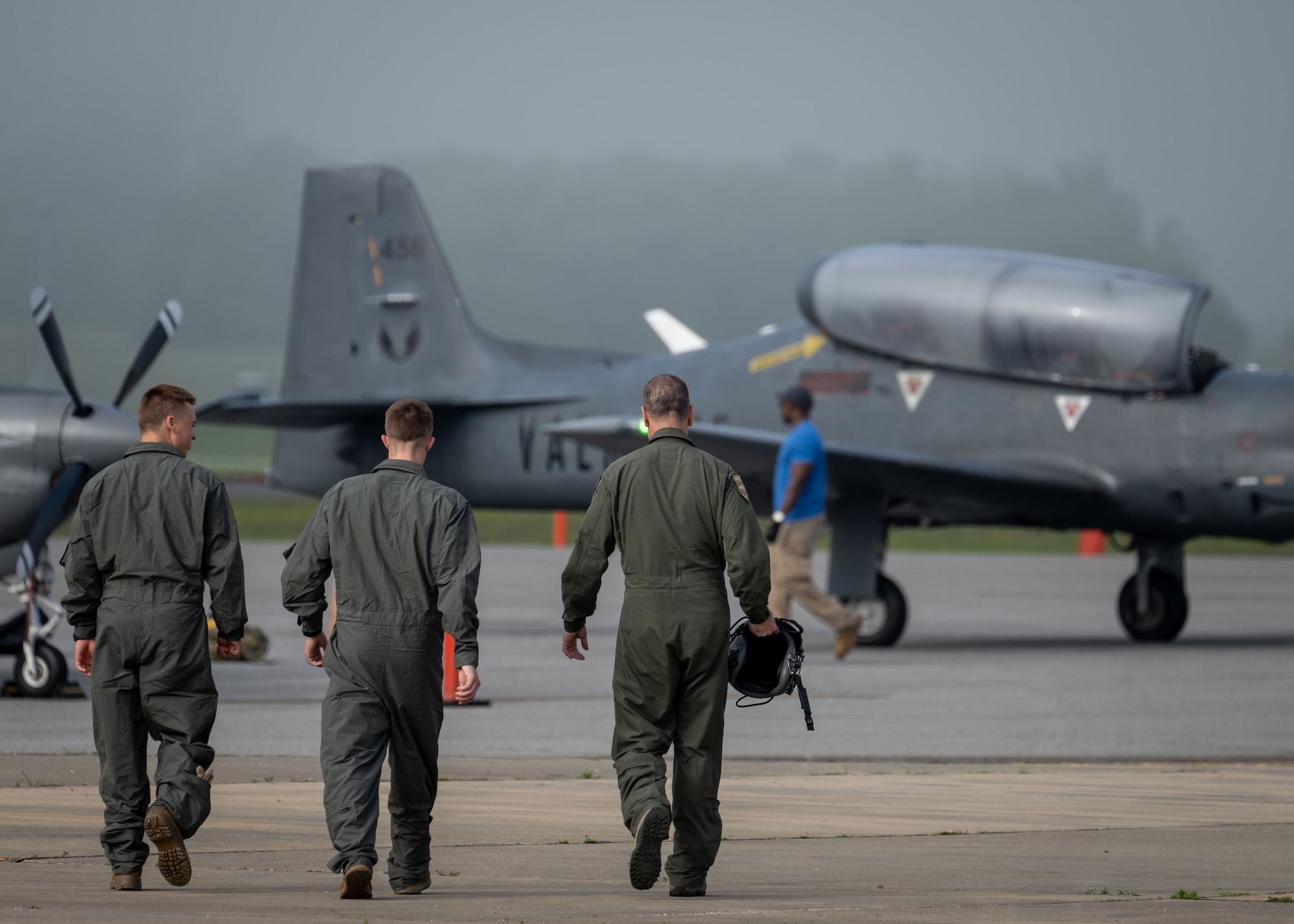 Throughout the Summer, up to 450 Cadets engaged in this year’s Air Force ROTC Field Training will be able to have incentive flights in EMB-312s (A-27) Tucano aircraft.