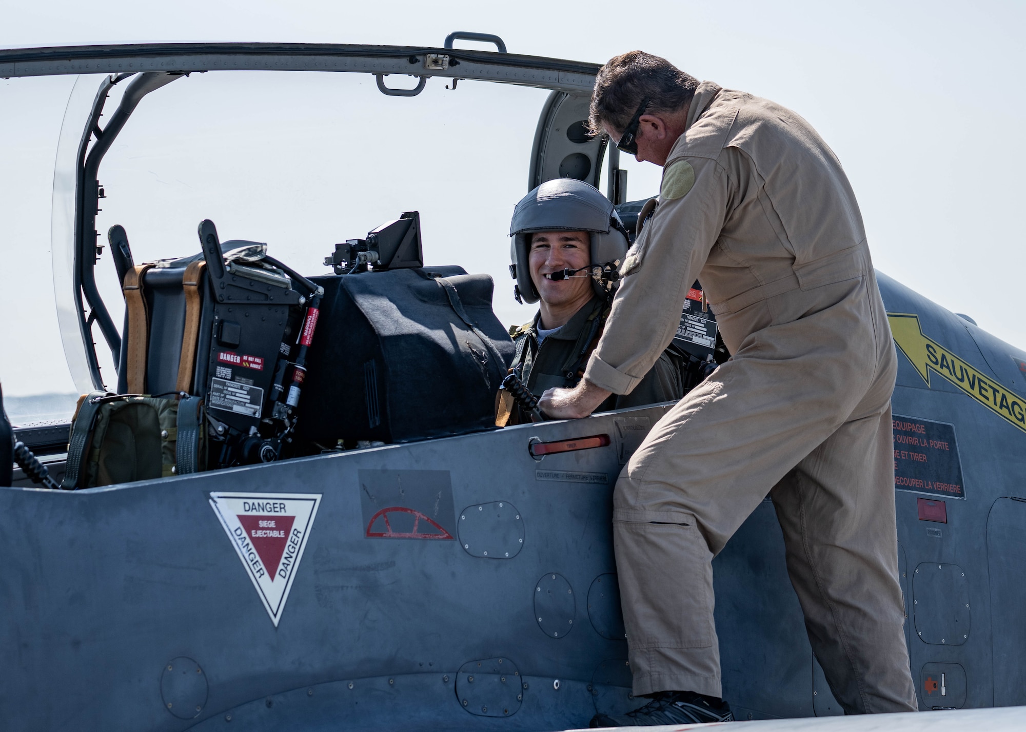 Throughout the Summer, up to 450 Cadets engaged in this year’s Air Force ROTC Field Training will be able to have incentive flights in EMB-312s (A-27) Tucano aircraft.