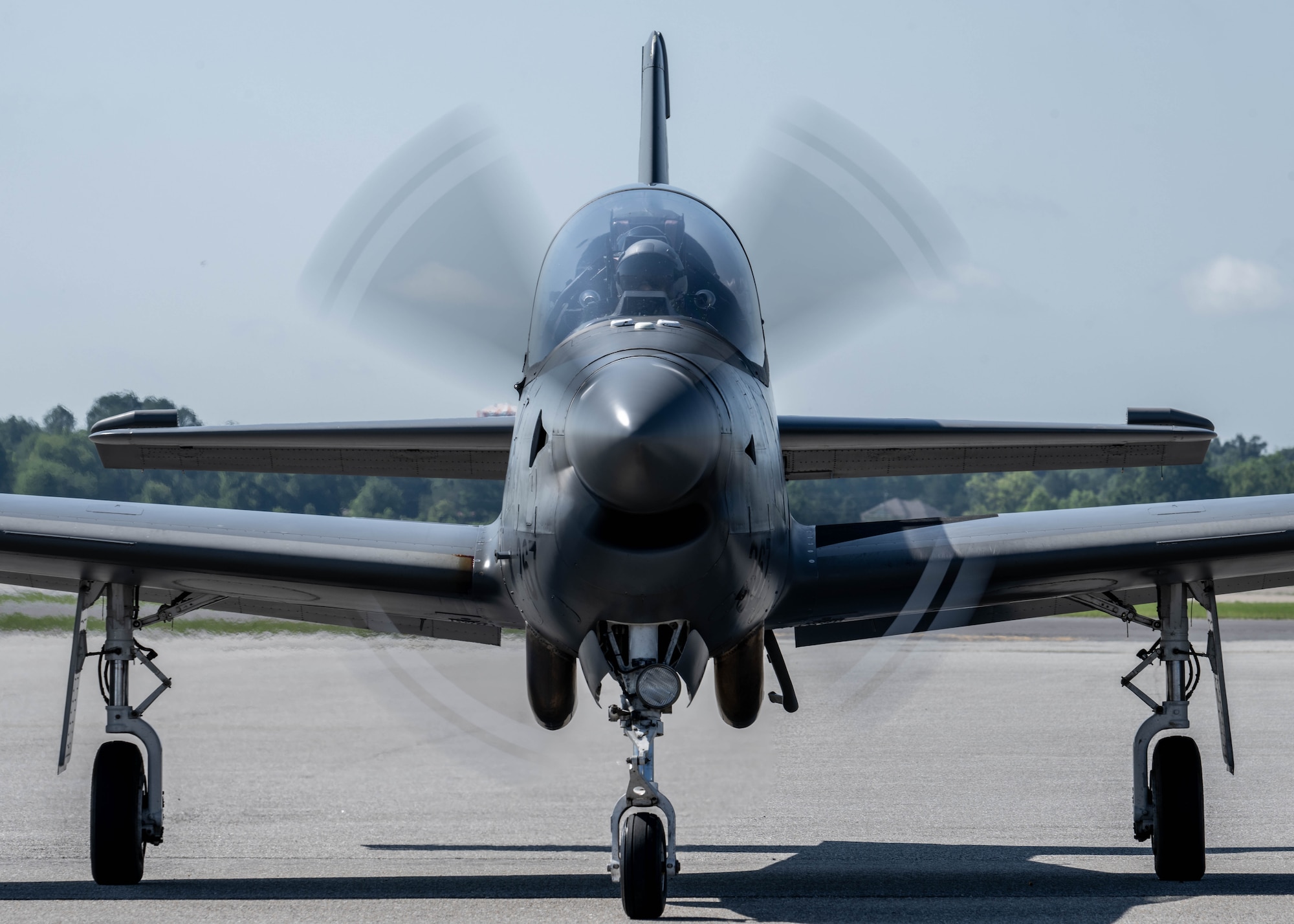 Throughout the Summer, up to 450 Cadets engaged in this year’s Air Force ROTC Field Training will be able to have incentive flights in EMB-312s (A-27) Tucano aircraft.