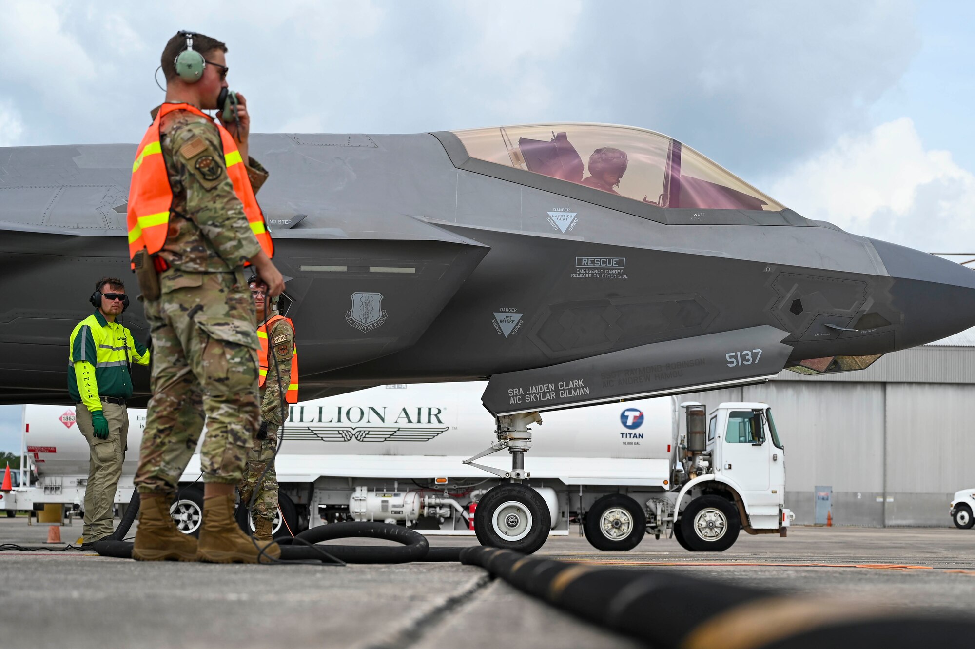 33rd FW Hot Pit Refueling